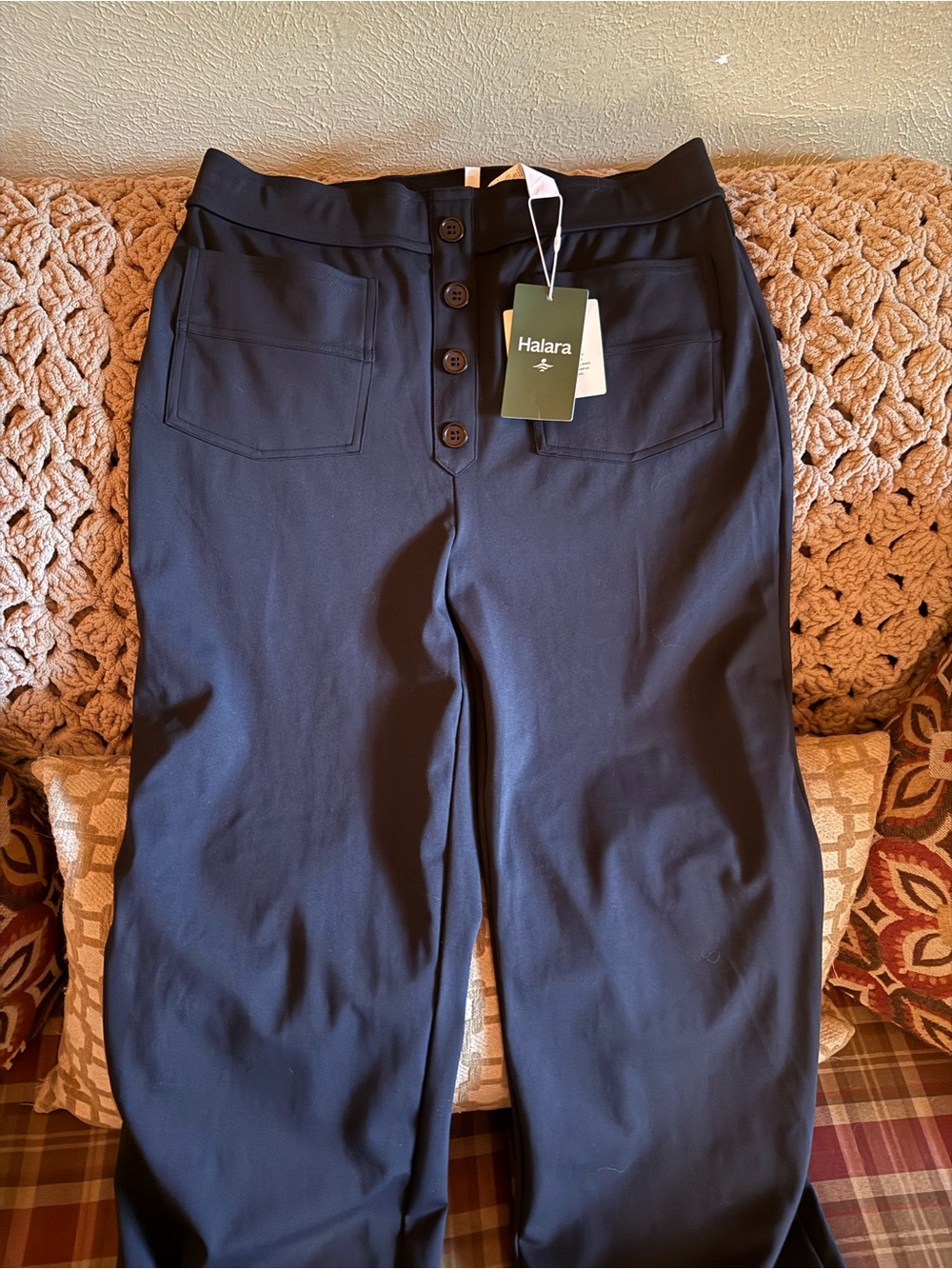 HALARA Black Size M Tall Straight Leg Pants